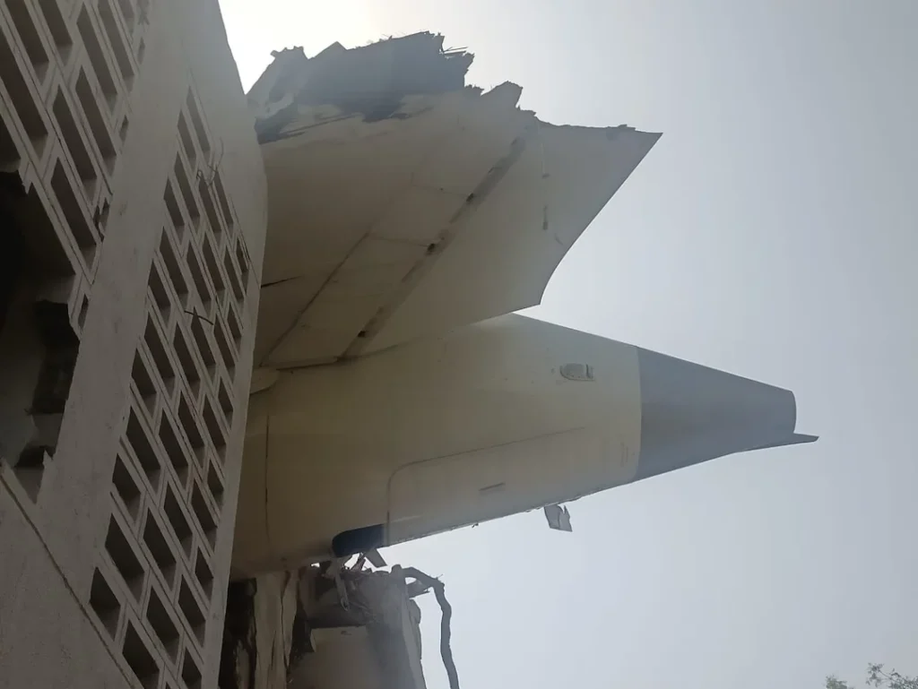 अहमदाबाद में एयर इंडिया प्लेन क्रैश